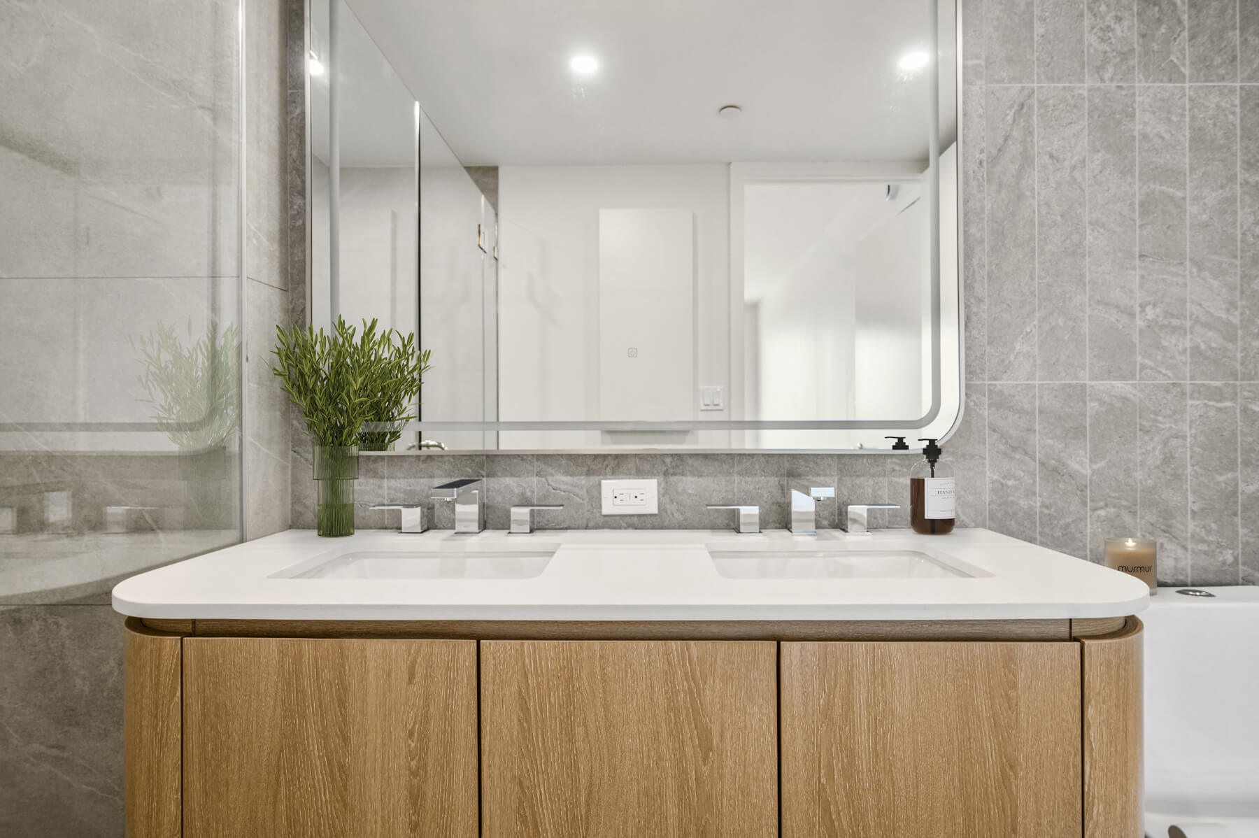 Modern bathroom in Prosper Apartments
